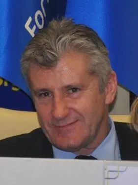 Шукер, Давор