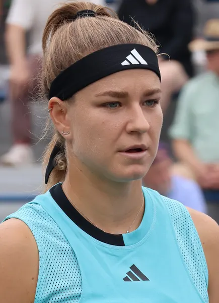 Мухова, Каролина