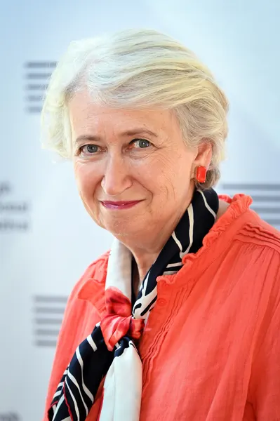 Линдси Хилсум